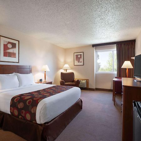 Ramada By Wyndham Bismarck Hotel Kültér fotó