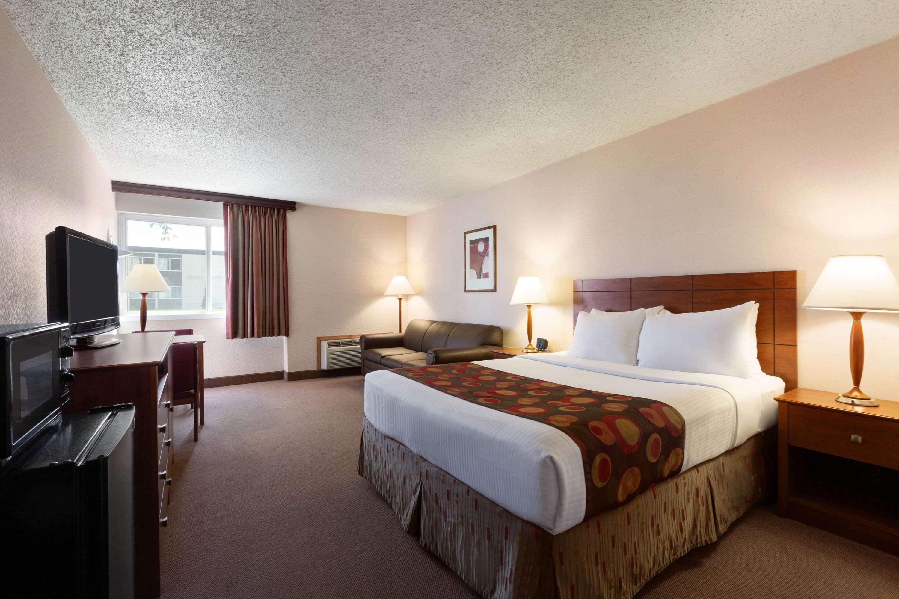 Ramada By Wyndham Bismarck Hotel Kültér fotó