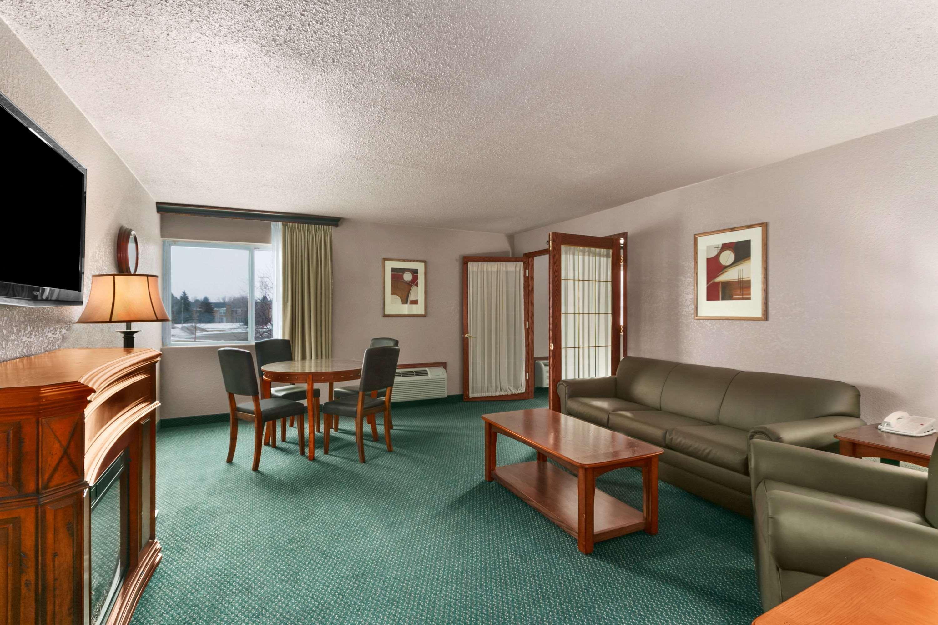 Ramada By Wyndham Bismarck Hotel Kültér fotó