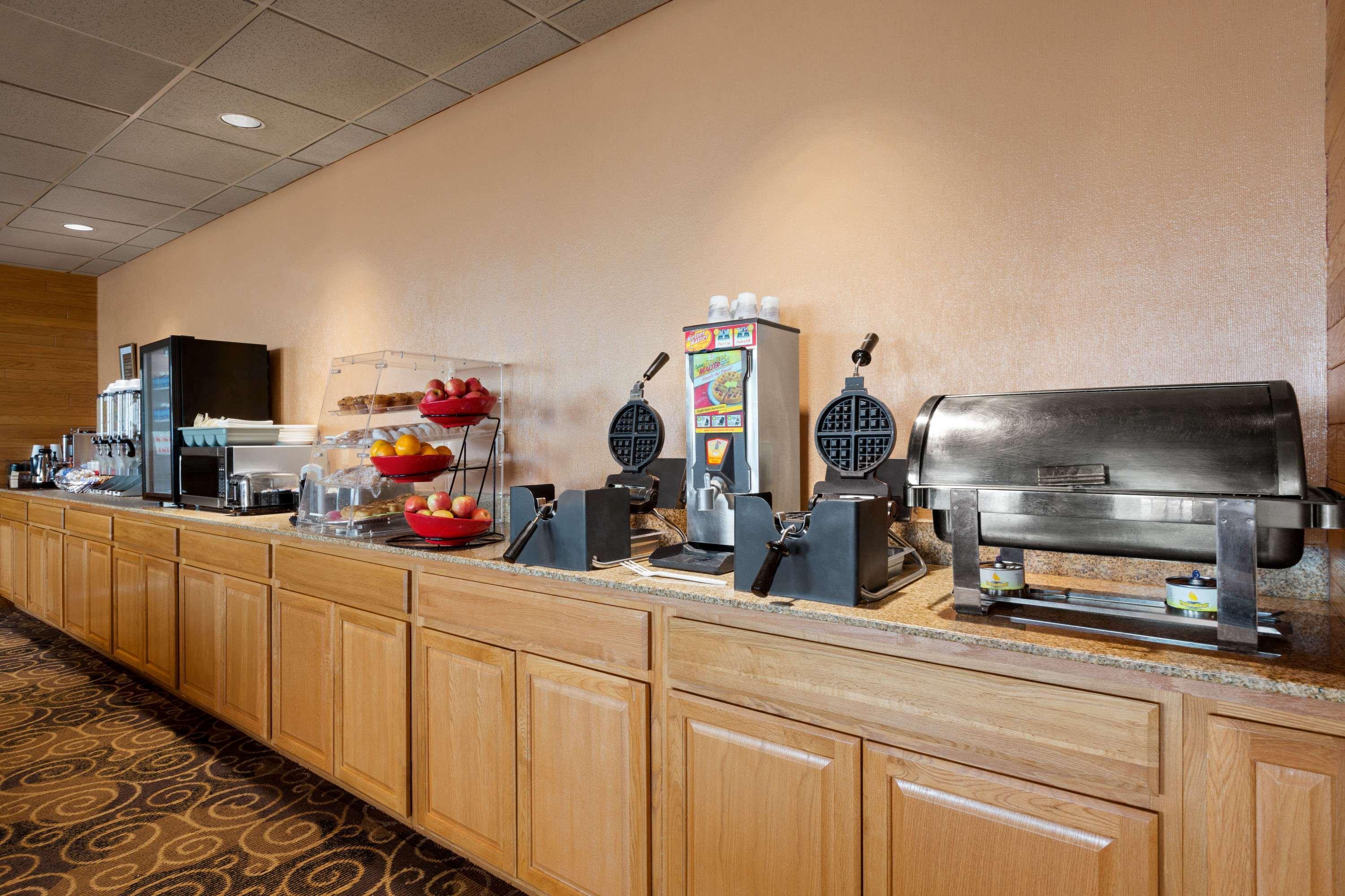 Ramada By Wyndham Bismarck Hotel Kültér fotó
