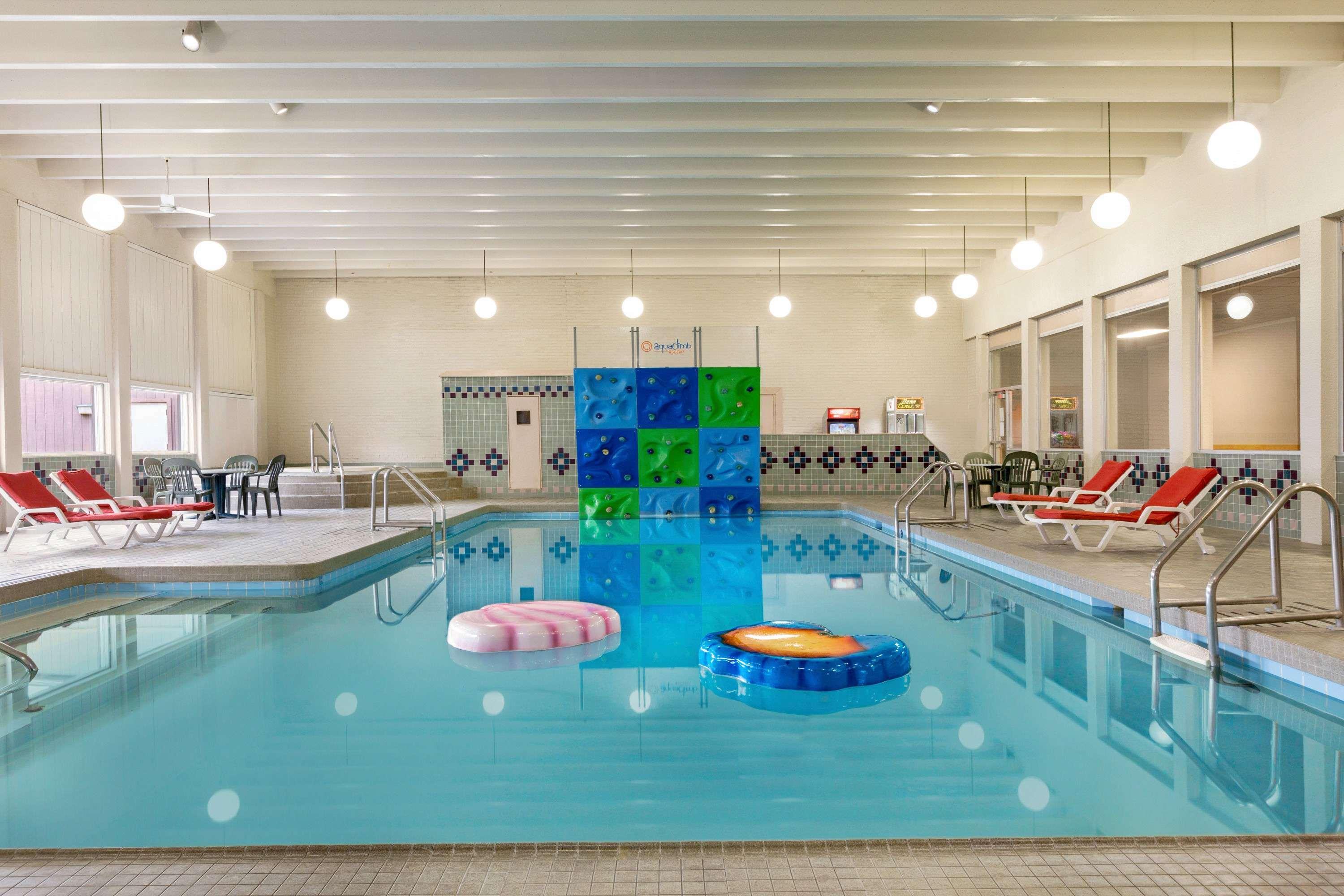 Ramada By Wyndham Bismarck Hotel Kültér fotó
