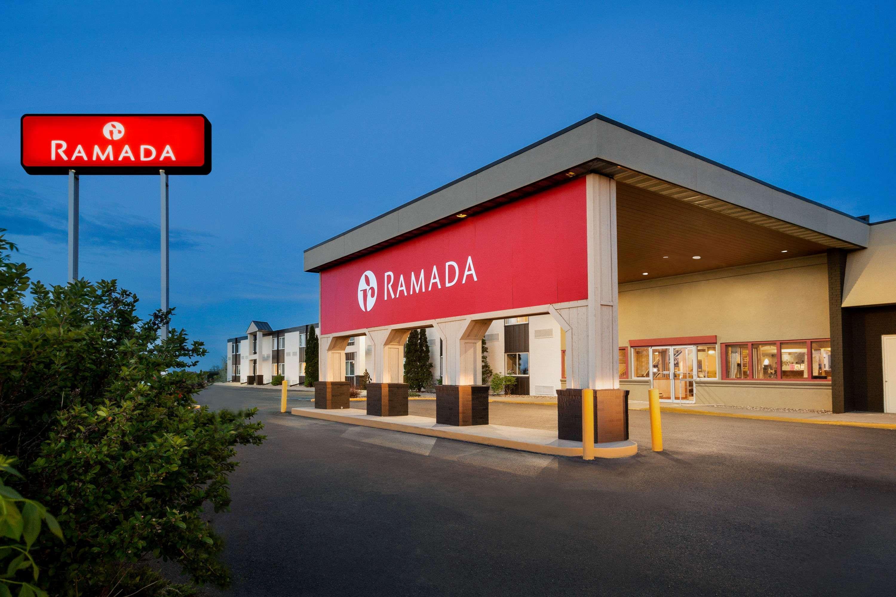 Ramada By Wyndham Bismarck Hotel Kültér fotó