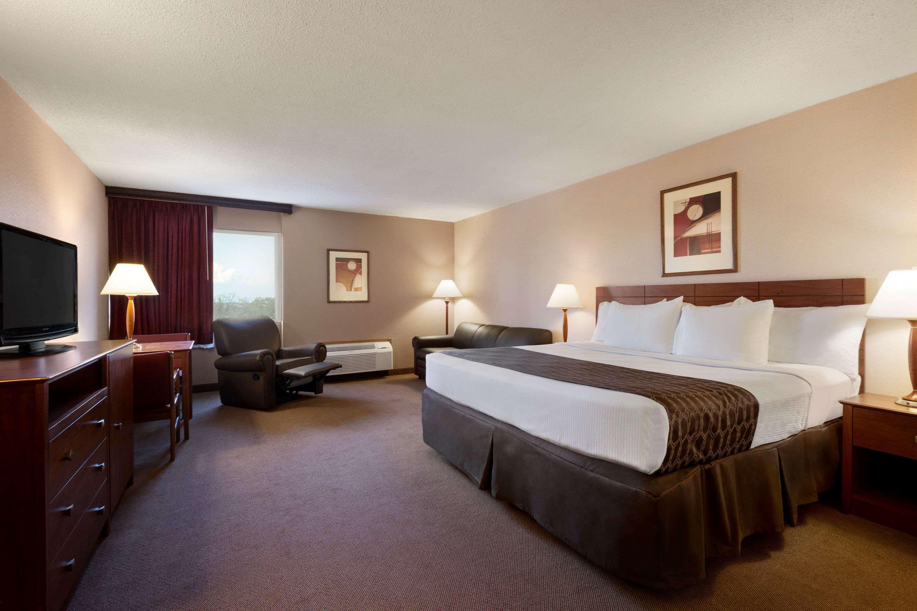 Ramada By Wyndham Bismarck Hotel Kültér fotó