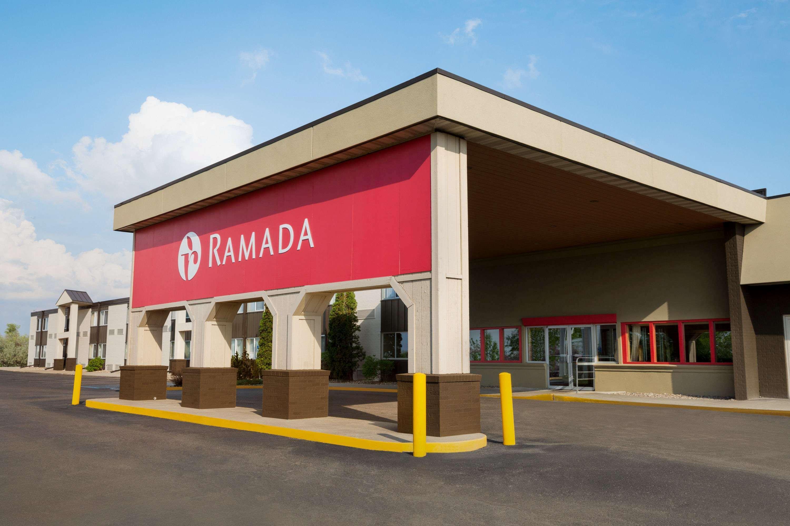 Ramada By Wyndham Bismarck Hotel Kültér fotó