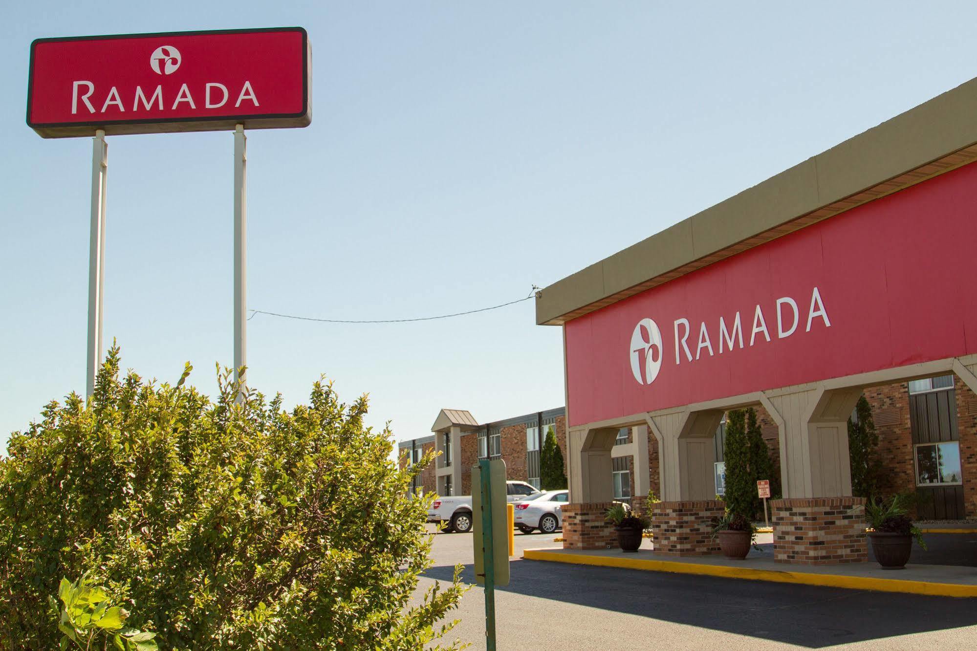 Ramada By Wyndham Bismarck Hotel Kültér fotó